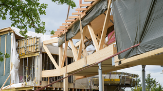 In cantiere, gli elementi in legno sono esposti a numerosi fattori ambientali. | © Rubner Ingenieurholzbau