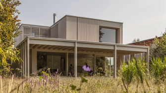 L'olio ecologico per legno Pullex Aqua-Terra garantisce una protezione del legno ecologica per l'uso esterno. | © Markus Schietsch Architekten / Andreas Buschmann