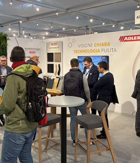 Lo stand ADLER alla fiera SICAM di Pordenone ha registrato una presenza costante di visitatori. | © ADLER