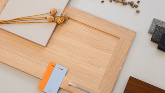 Il frontale rivestito con l'olio Legno Smart di ADLER nella tonalità “Fortuna” regala ai cultori della cucina la gioia più grande. | © ADLER