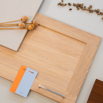 Il frontale rivestito con l'olio Legno Smart di ADLER nella tonalità “Fortuna” regala ai cultori della cucina la gioia più grande. | © ADLER
