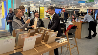 ... e hanno mostrato grande interesse per i campioni esposti. | © ADLER