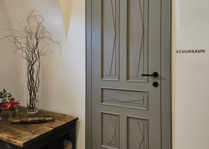 Anche le ante di riempimento dal design raffinato sono state realizzate dal produttore locale Schrenk ... | © Refugium Lunz / Schrenk