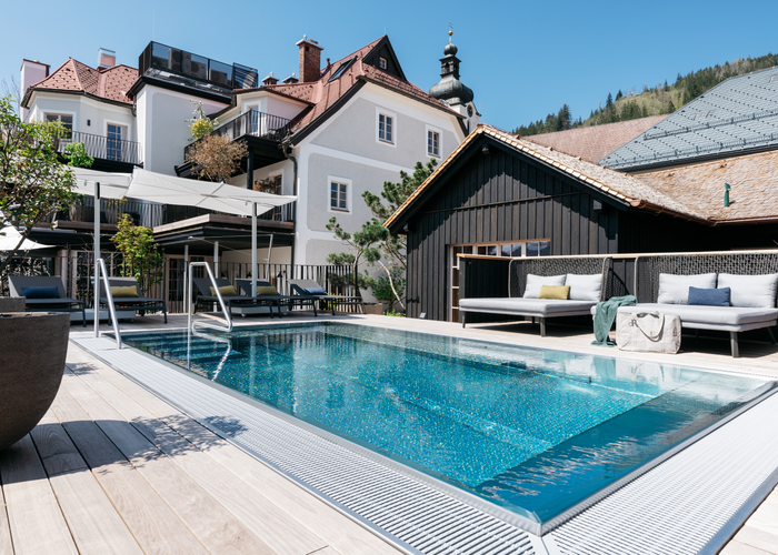 La facciata della piscina è stata realizzata dalla falegnameria Mayr con Pullex Color. | © Refugium Lunz / Gregor Hofbauer