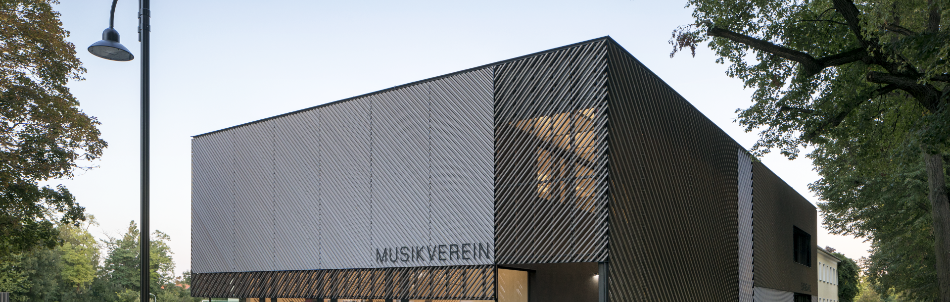 © Leoneohard Hilzensauer