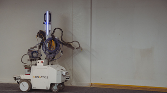 Grazie al sensore di distanza, l'assistente automatizzato è in grado di gestire efficacemente anche bordi o sporgenze. | © ADLER