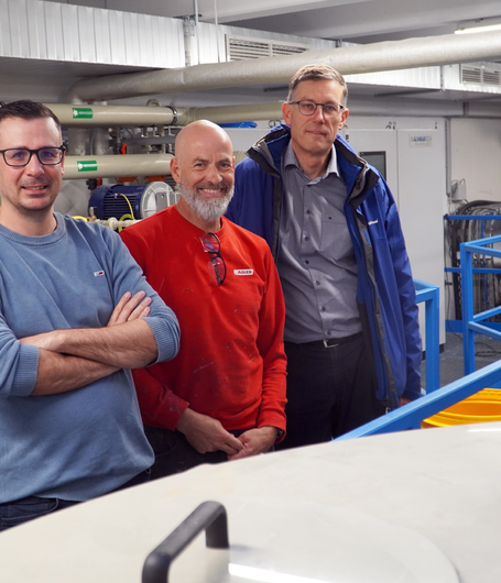 Da sinistra: Thomas Klausner (Responsabile Tecnica Operativa), Alfred Pernik (Responsabile URZ) e il Dr. Albert Rössler (Direttore Ricerca e Sviluppo). | © ADLER