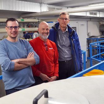 Da sinistra: Thomas Klausner (Responsabile Tecnica Operativa), Alfred Pernik (Responsabile URZ) e il Dr. Albert Rössler (Direttore Ricerca e Sviluppo). | © ADLER