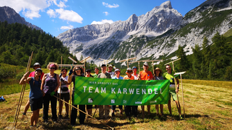 Das Freiwilligenprojekt „TEAM Karwendel“ unterstützt u.a. bei der Alm- und Biotoppflege. | © Naturpark Karwendel / Marina Hausberger
