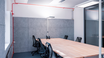 Gli uffici del C2C-LAB di Berlino sono stati realizzati con la pittura murale Aviva Terra Naturweiß e  lo smalto acrilico ADLER Varicolor.  | © Cradle to Cradle e.V.