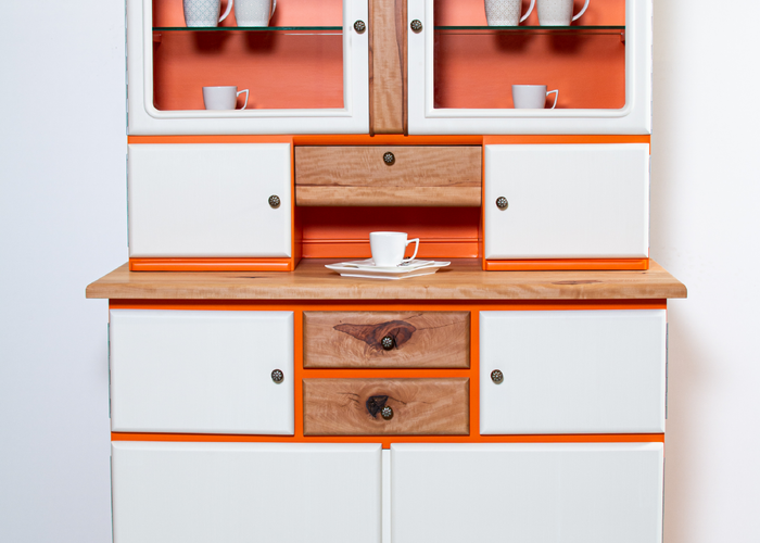 La combinazione di colori bianco-arancione è un omaggio all'Associazione Falegnami della Baviera. | © MS Werbung, Martina Raucher und Sebastian Graßl