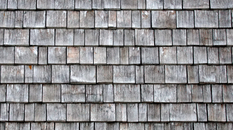 Il preingrigimento con Pullex Silverwood di ADLER conferisce alle facciate in scandole di legno un aspetto uniforme ma vivace.  (Credits: Helmuth Mühlbacher, Münster chronicler team) | © Helmuth Mühlbacher, Chronistenteam Münster