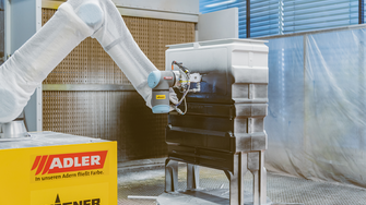 Il cobot di verniciatura in una prova pratica: anche le geometrie più complesse possono essere verniciate in modo rapido e di alta qualità. | © ADLER