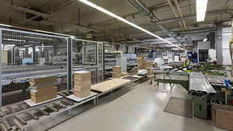 Villeroy & Boch si affida a una combinazione ben studiata di processi di lavoro automatizzati e manuali nella produzione. | © Villeroy & Boch/Erika Mayer