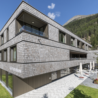 DIN A4 Architekten ha anche rivestito il centro sociale di Sölden con una facciata di scandole. (Credits: DIN A4 Architecture / Norbert Freudenthaler) | © DIN A4 Architektur / Norbert Freudenthaler