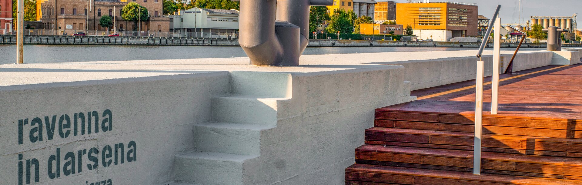 La Darsena di Ravenna porta il mare in città.  | © ADLER | Foto: Alici