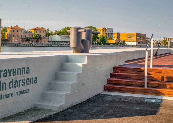 La Darsena di Ravenna porta il mare in città.  | © ADLER | Foto: Alici