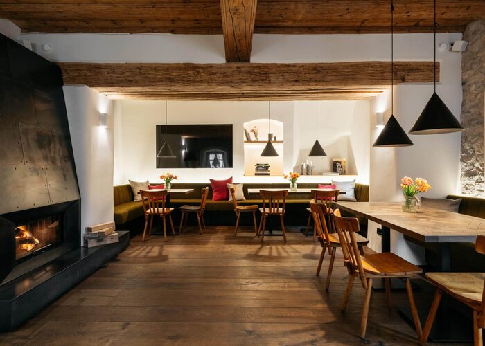 Tutte le aree dell'hotel sono caratterizzate da un affascinante mix di design moderno ed estetica vintage. | © Refugium Lunz / Gregor Hofbauer