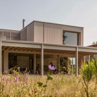 ADLER ha riunito nella sua nuova gamma green delle vernici particolarmente sostenibili per interni ed esterni.  | © Markus Schietsch Architekten / Andreas Buschmann