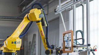 Il robot di carteggiatura completamente automatico Abramotion rappresenta un passo in avanti in termini di efficienza, qualità e sicurezza del processo - non solo nel settore delle finestre.