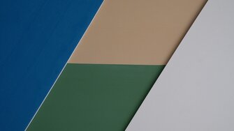 Con il rivestimento Lignovit Terra-Color, a base di materie prime rinnovabili, è possibile dare al legno una finitura laccata in un'ampia gamma di splendidi colori.  | © ADLER