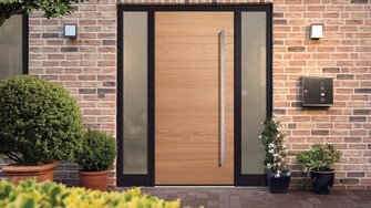 Anche le porte d'ingresso possono essere rivestite con il nuovo sistema. | © Rekord Fenster + Türen