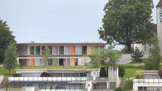A basse emissioni, priva di biocidi e prodotta con materie prime rinnovabili: la vernice trasparente per legno Lignovit Terra. | © Bucher Architekt BSA