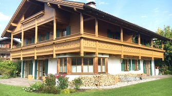 I prodotti Pullex valorizzano ogni superficie in legno: nel classico stile rustico su facciate, finestre e balconi... | © Manuela Haug