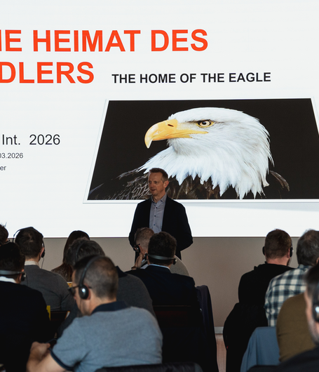 Il direttore commerciale Bernd Pichler ha dato il benvenuto ai partecipanti nella “patria di ADLER”. | © ADLER