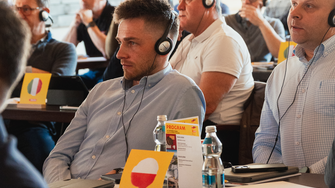 Per i partecipanti al VIT International, tutte le relazioni sono state tradotte nelle rispettive lingue. | © ADLER