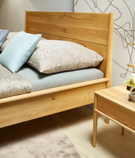 Formula sostenibile, facile da applicare, superficie resistente e aspetto naturale con un leggero ravvivamento: il nuovo Legno Aqua-Öl Plus. | © ANREI | www.anrei.at