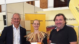 Obermeister Torsten Müller (re.) bedankte sich für die Unterstützung der 300-Jahr-Feier seiner Innung Karlsruhe. 