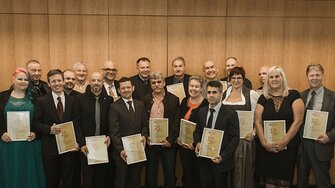 Come sempre al centro della serata aziendale: i giubilei, che sono stati onorati per la fedeltà di 10, 25 e 35 anni ad ADLER.