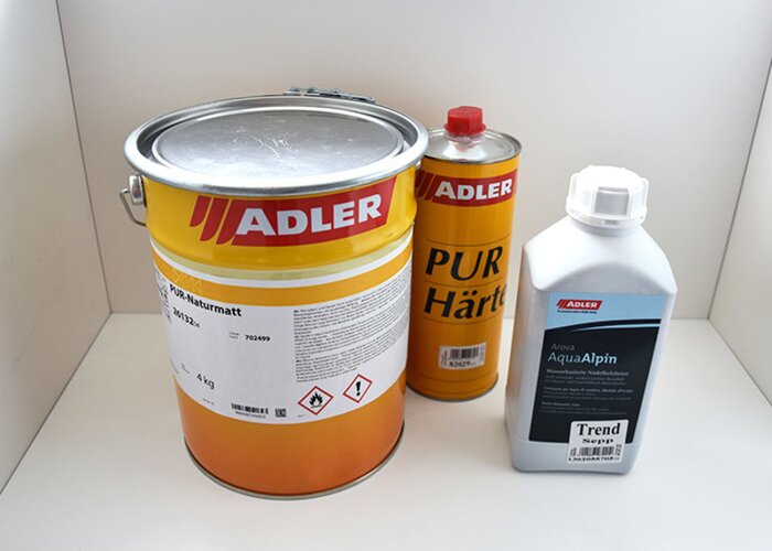 Avete bisogno di questi prodotti: il colorante ADLER Arova Aqua-Alpin Trend nella colorazione Sepp e la finitura ADLER PUR-Naturmatt con ADLER PUR Härter.
