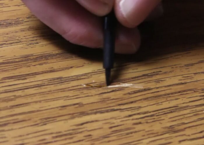 Passo 1: colorare il graffio con Grilith-Flexpen 