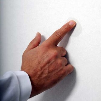 Ruotare con il dito bagnato sul muro. 