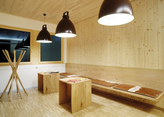 Gli elementi in rovere sono protetti con prodotti ADLER.