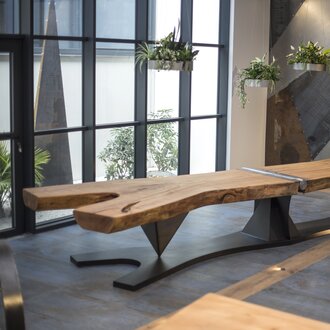 ADLER Legno Öl fa risaltare le caratteristiche naturali del tavolo in legno. | © Vener srl