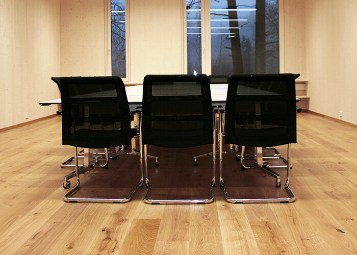 In ambiente interno verniciatura con Lignovit Interior UV 100 colorazione Großlockner / Foto: binderholz